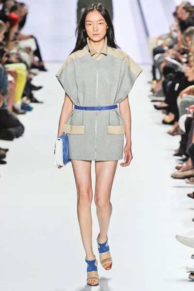 Look 16